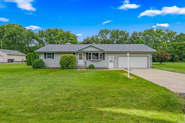 8102 W Margaret LANE, Franklin, WI 53132