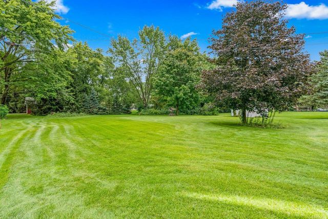 8102 W Margaret LANE, Franklin, WI 53132