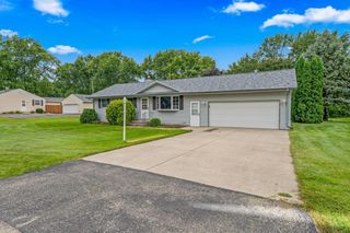 8102 W Margaret LANE, Franklin, WI 53132