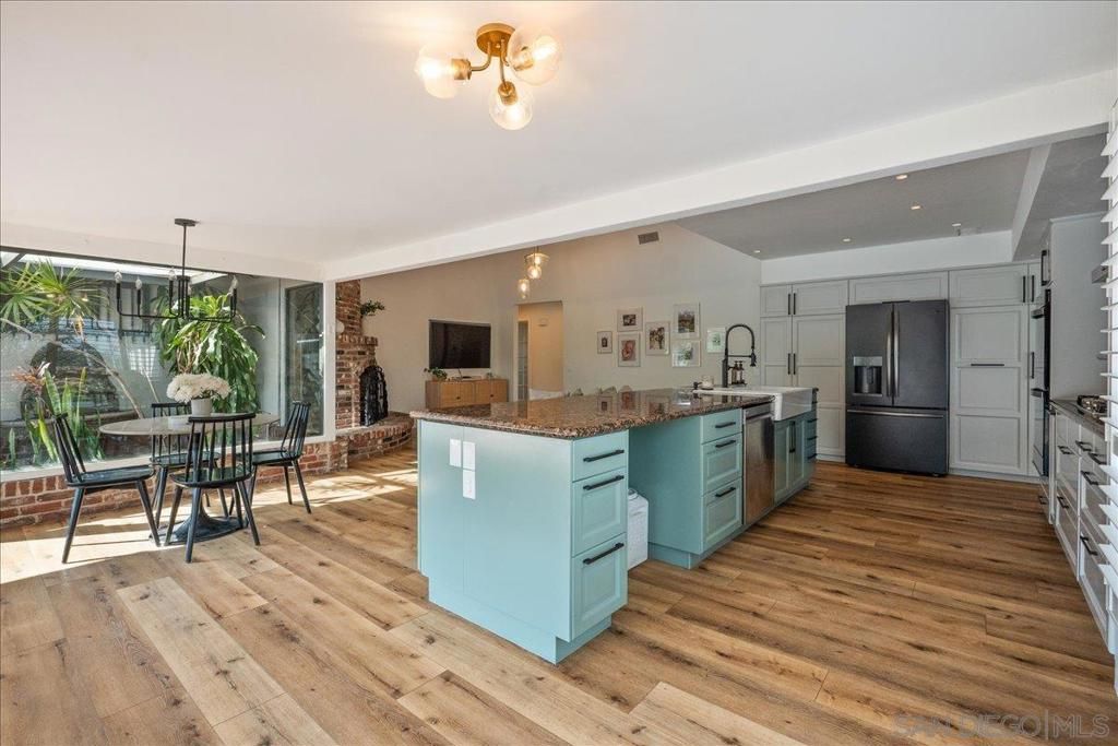 Image 12 of property listing at 6641 Murray Park Drive, San Diego, CA 92120