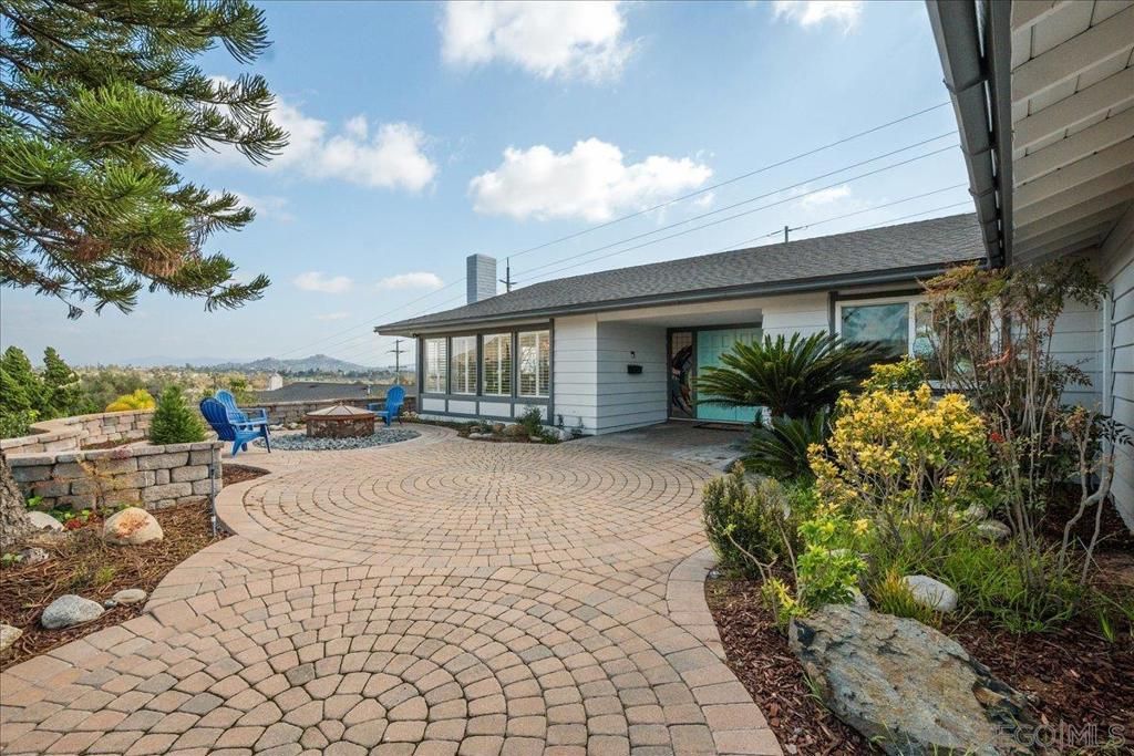 Image 3 of property listing at 6641 Murray Park Drive, San Diego, CA 92120