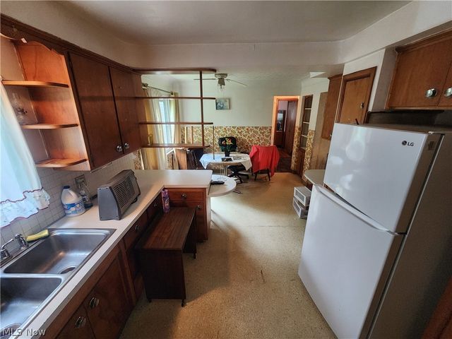 1425 Lynn Park Drive, Cleveland Heights, OH 44121