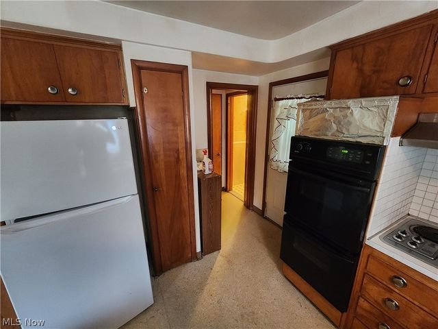 1425 Lynn Park Drive, Cleveland Heights, OH 44121