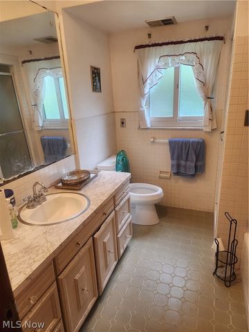 1425 Lynn Park Drive, Cleveland Heights, OH 44121
