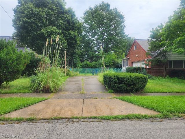 1425 Lynn Park Drive, Cleveland Heights, OH 44121