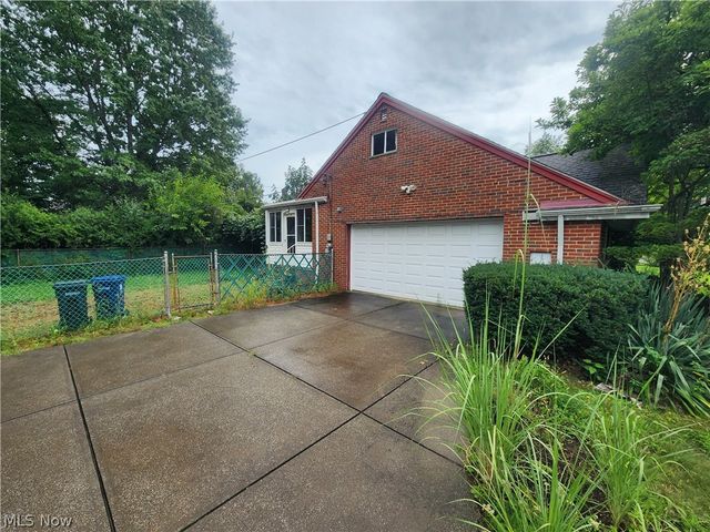 1425 Lynn Park Drive, Cleveland Heights, OH 44121