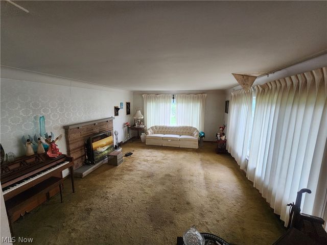 1425 Lynn Park Drive, Cleveland Heights, OH 44121