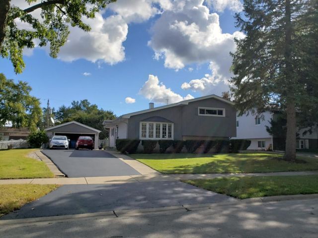 921 S Iowa Avenue, Addison, IL 60101