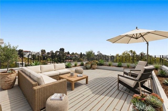 2746 Rinconia Drive, Los Angeles, CA 90068