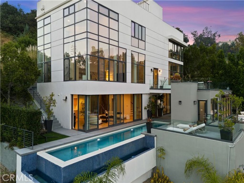 2746 Rinconia Drive, Los Angeles, CA 90068