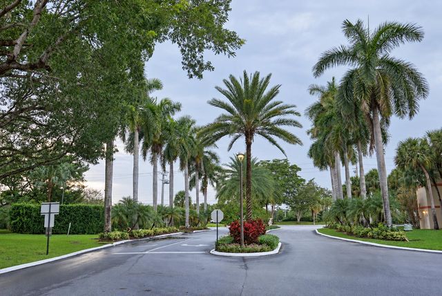 16500 Golf Club Road 301, Weston, FL 33326