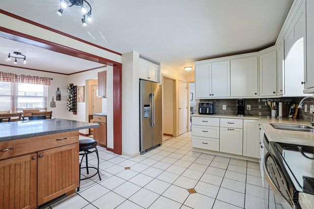 37 Hayden Drive, Greenhills, OH 45218