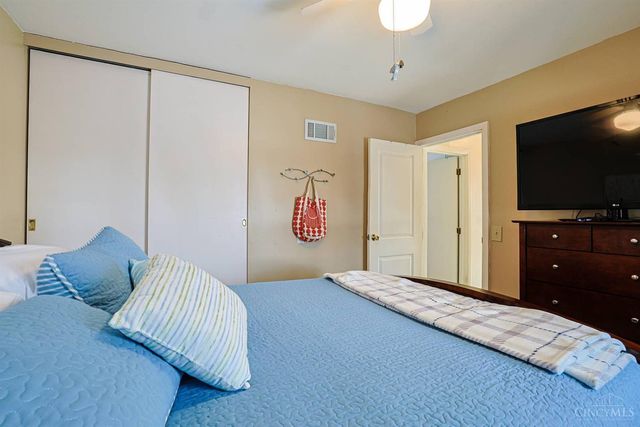 37 Hayden Drive, Greenhills, OH 45218