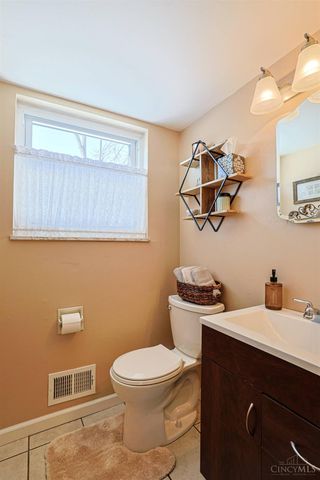 37 Hayden Drive, Greenhills, OH 45218