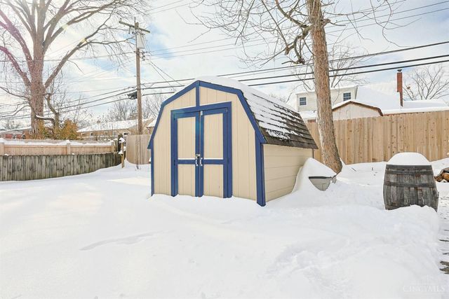 37 Hayden Drive, Greenhills, OH 45218