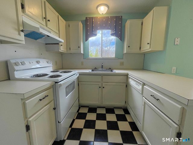 318 Heritage Village E, Southbury, CT 06488