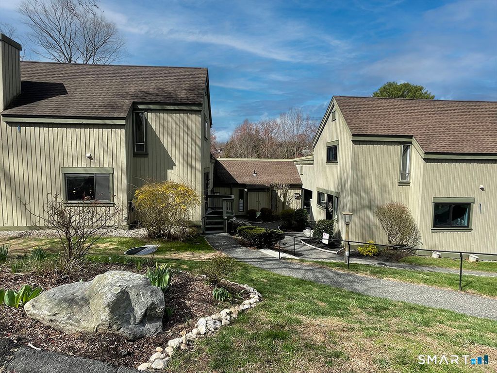 318 Heritage Village E, Southbury, CT 06488