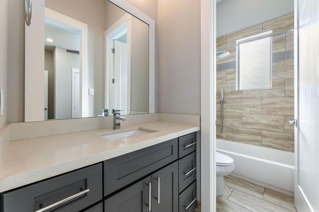 806 Thornton Road B, Houston, TX 77018