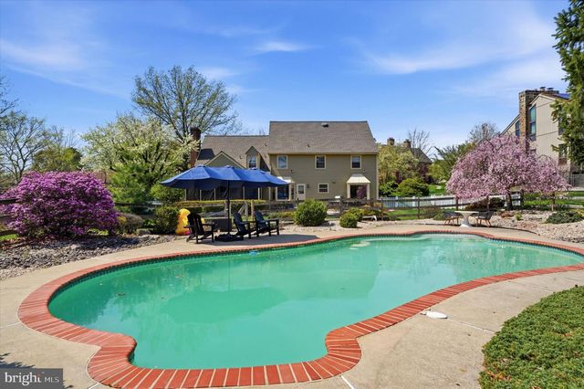 1551 DUXBURY CT, Allentown, PA 18104