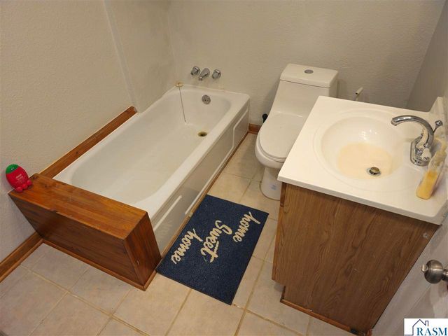 58369 240th Street, Mankato, MN 56003