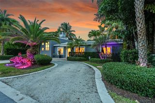 2716 NE 10th Ter, Wilton Manors, FL 33334