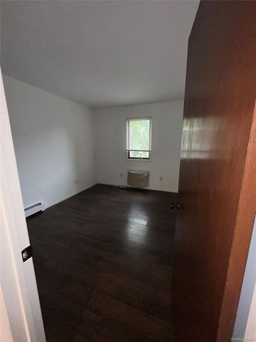 83 Manorhaven Boulevard 83, Port Washington, NY 11050