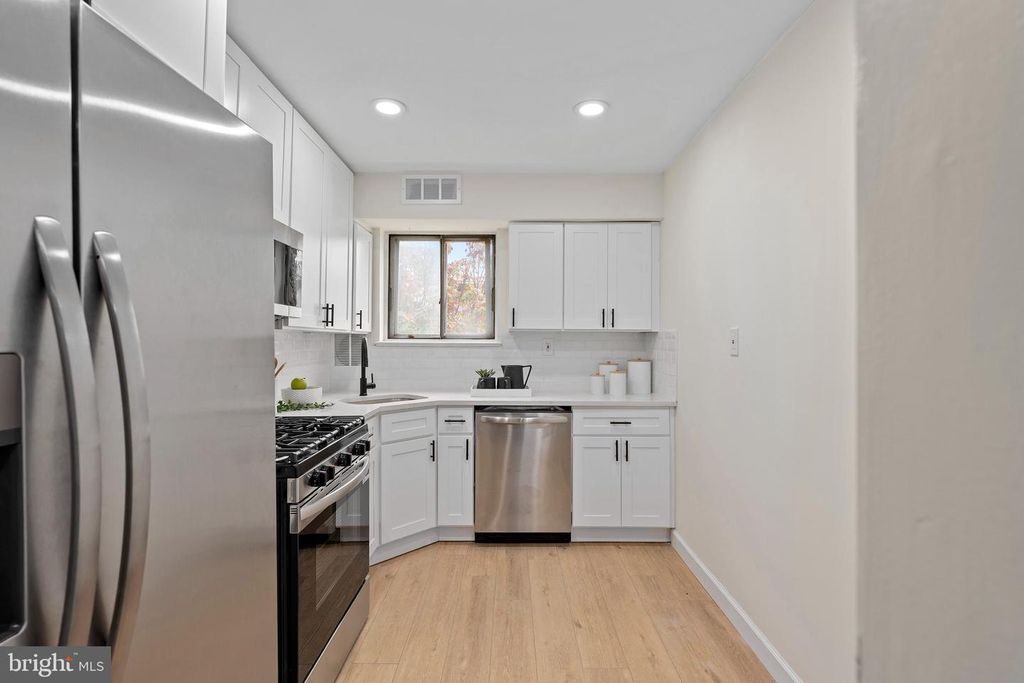 Image 10 of property listing at 11312 CHERRY HILL RD #2YOU, Beltsville, MD 20705