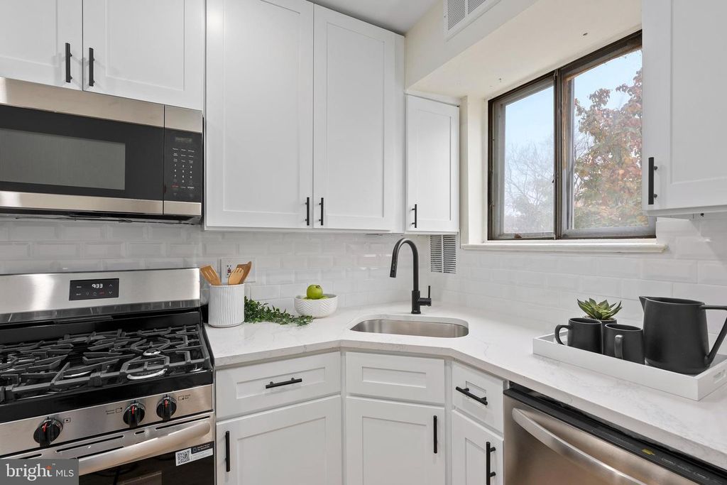 Image 13 of property listing at 11312 CHERRY HILL RD #2YOU, Beltsville, MD 20705