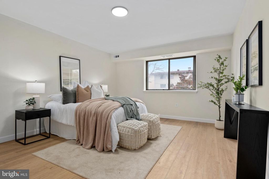 Image 16 of property listing at 11312 CHERRY HILL RD #2YOU, Beltsville, MD 20705