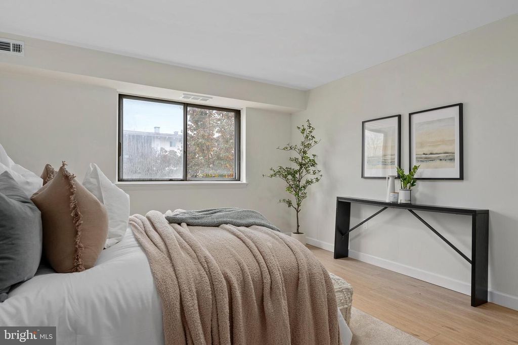 Image 19 of property listing at 11312 CHERRY HILL RD #2YOU, Beltsville, MD 20705