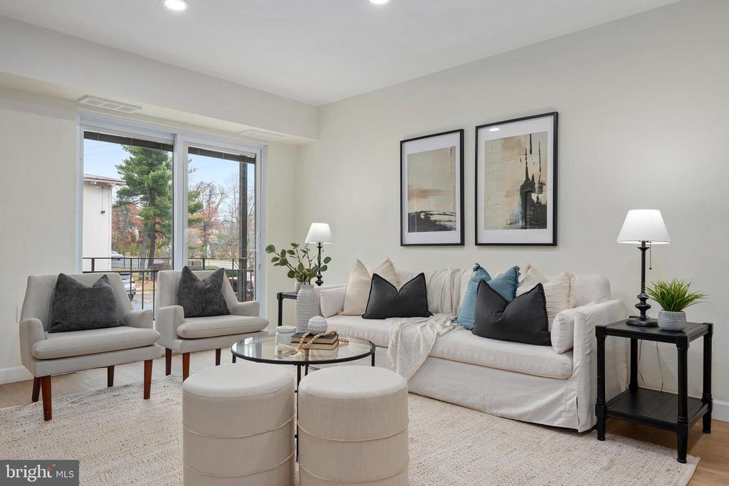 Image 4 of property listing at 11312 CHERRY HILL RD #2YOU, Beltsville, MD 20705