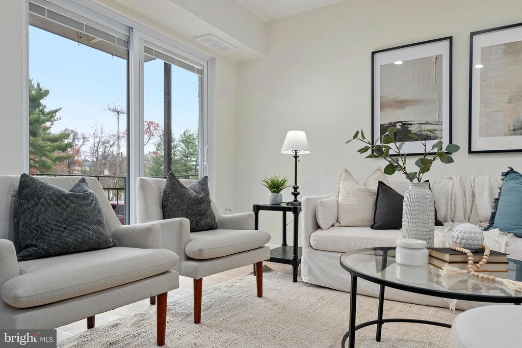 Image 5 of property listing at 11312 CHERRY HILL RD #2YOU, Beltsville, MD 20705