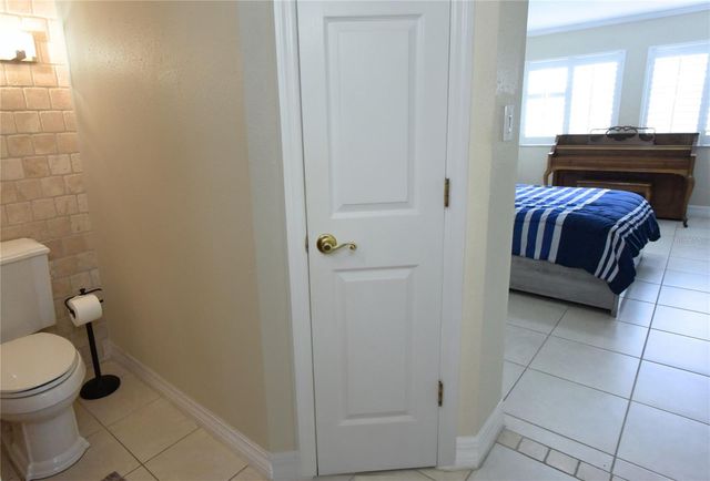 5231 LAKE VILLAGE DRIVE 27, Sarasota, FL 34235