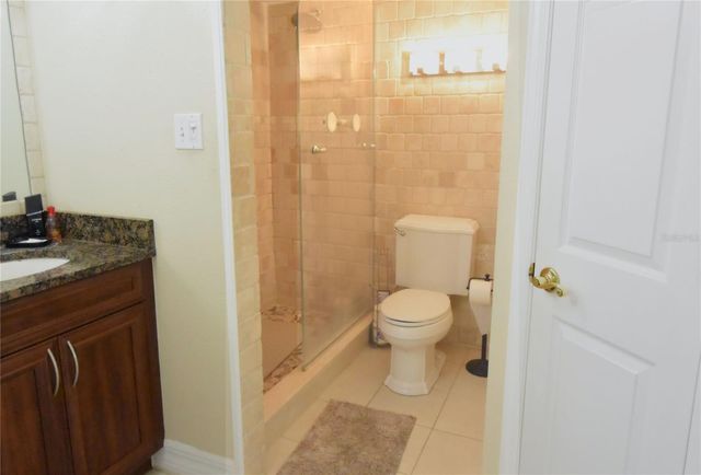 5231 LAKE VILLAGE DRIVE 27, Sarasota, FL 34235