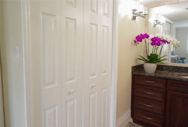 5231 LAKE VILLAGE DRIVE 27, Sarasota, FL 34235