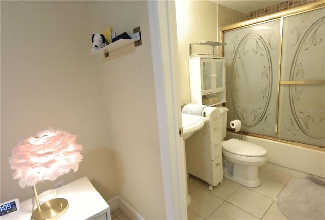 5231 LAKE VILLAGE DRIVE 27, Sarasota, FL 34235