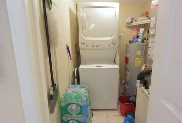 5231 LAKE VILLAGE DRIVE 27, Sarasota, FL 34235