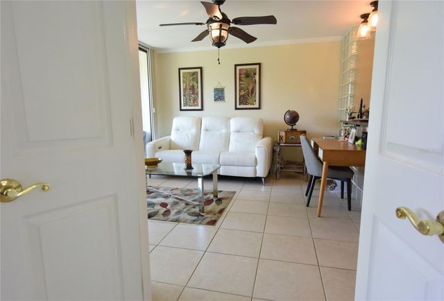 5231 LAKE VILLAGE DRIVE 27, Sarasota, FL 34235