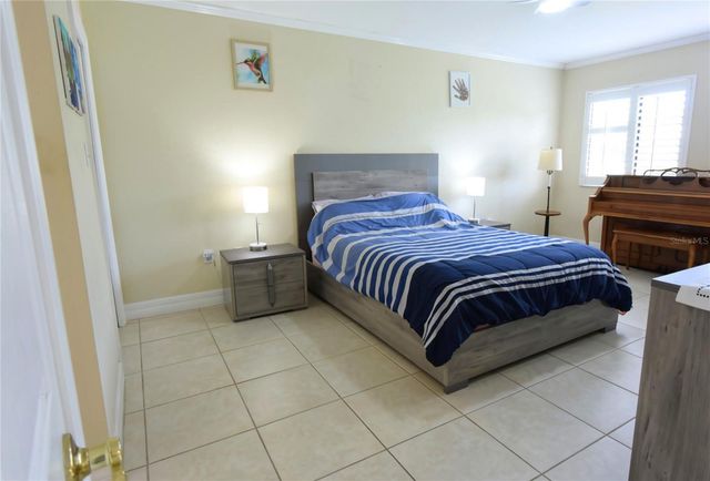 5231 LAKE VILLAGE DRIVE 27, Sarasota, FL 34235