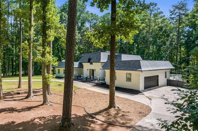 2023 Stoneleigh Drive, Stone Mountain, GA 30087