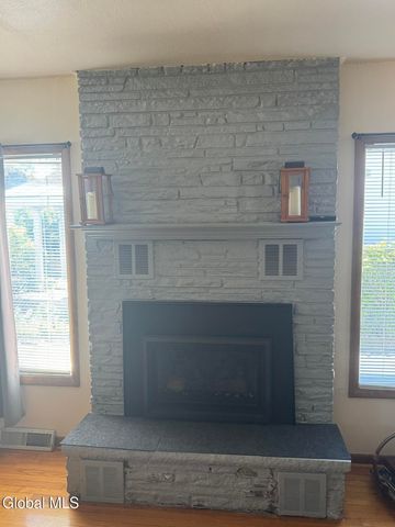 2105 Oaklawn Avenue, Rotterdam, NY 12306