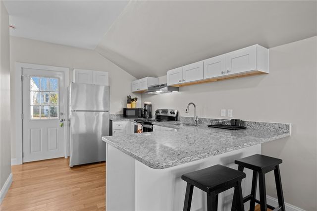 49 Reservoir Road, Middletown, RI 02842