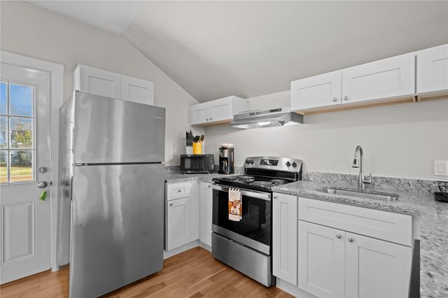 49 Reservoir Road, Middletown, RI 02842