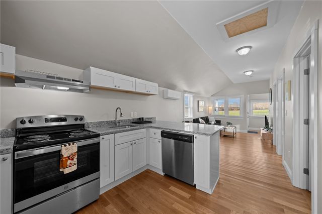 49 Reservoir Road, Middletown, RI 02842