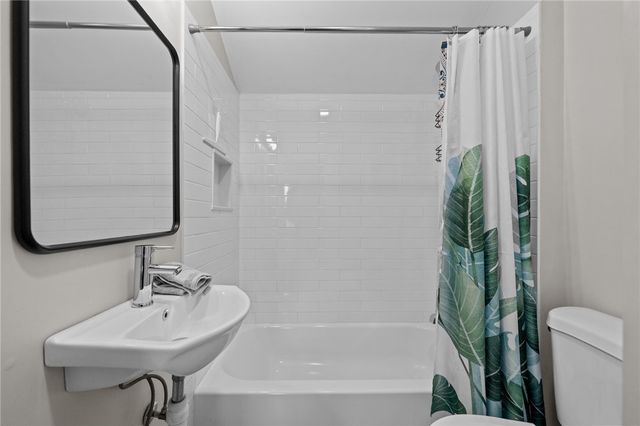 49 Reservoir Road, Middletown, RI 02842