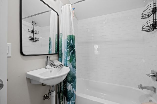 49 Reservoir Road, Middletown, RI 02842