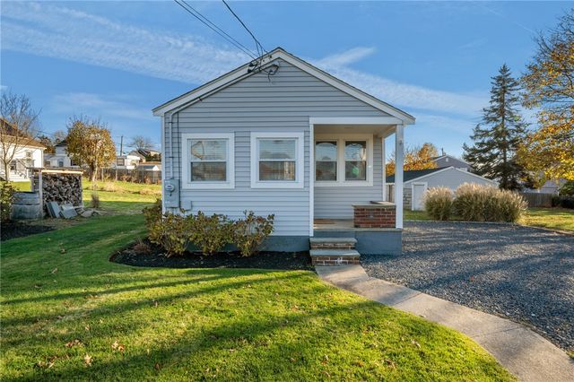 49 Reservoir Road, Middletown, RI 02842