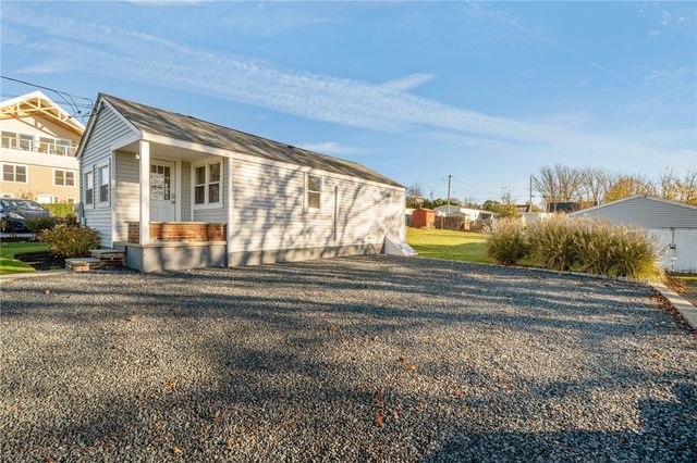 49 Reservoir Road, Middletown, RI 02842