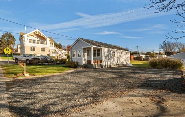 49 Reservoir Road, Middletown, RI 02842