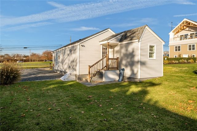 49 Reservoir Road, Middletown, RI 02842